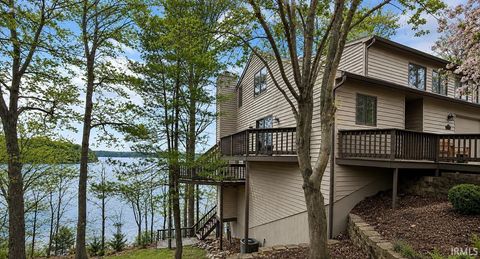 Photo of 2072 E Waters Edge Drive #15, Bloomington, IN 47401 (MLS # 202610055)