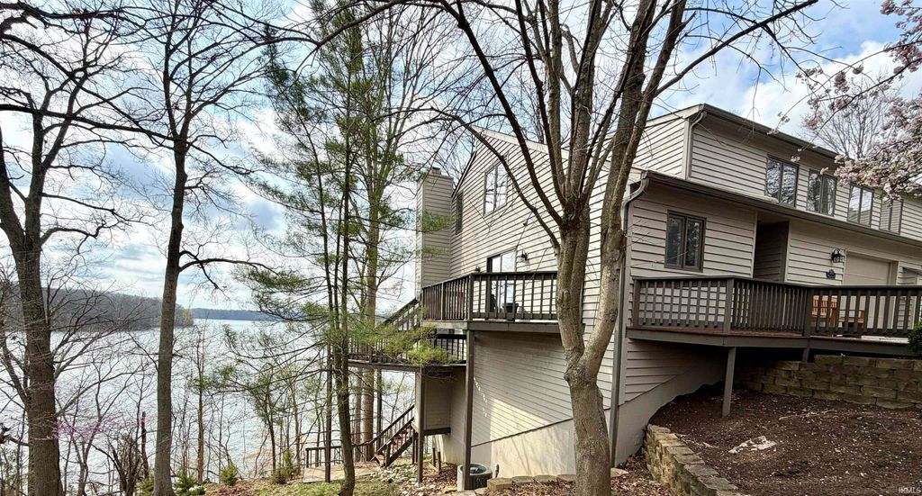 Photo of 2072 E Waters Edge Drive #15, Bloomington, IN 47401 (MLS # 202610055)