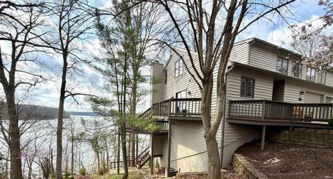 Photo of 2072 E Waters Edge Drive #15, Bloomington, IN 47401 (MLS # 202610055)