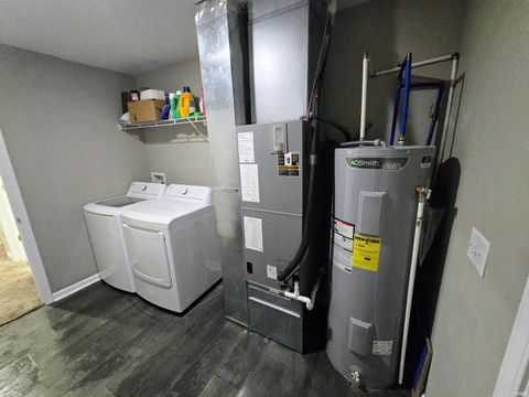 Tiny photo for 405 Ariel Drive, Kokomo, IN 46901 (MLS # 202518986)