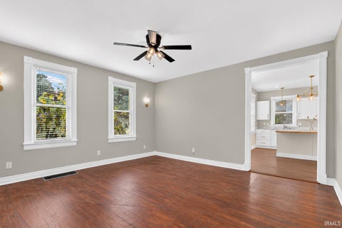 Tiny photo for 425 S 4th Street, Vincennes, IN 47591 (MLS # 202636879)