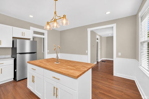 Tiny photo for 425 S 4th Street, Vincennes, IN 47591 (MLS # 202636879)