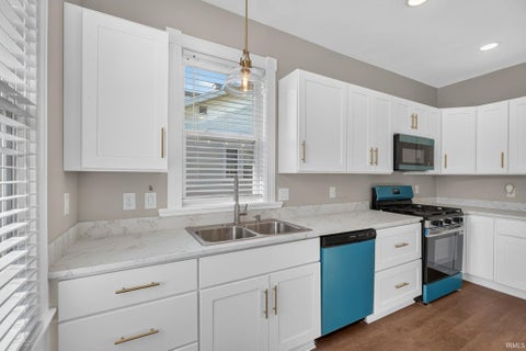Tiny photo for 425 S 4th Street, Vincennes, IN 47591 (MLS # 202636879)