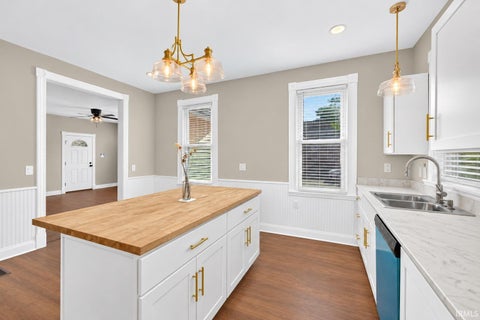 Tiny photo for 425 S 4th Street, Vincennes, IN 47591 (MLS # 202636879)
