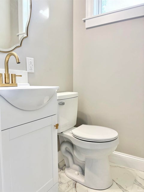 Tiny photo for 425 S 4th Street, Vincennes, IN 47591 (MLS # 202636879)