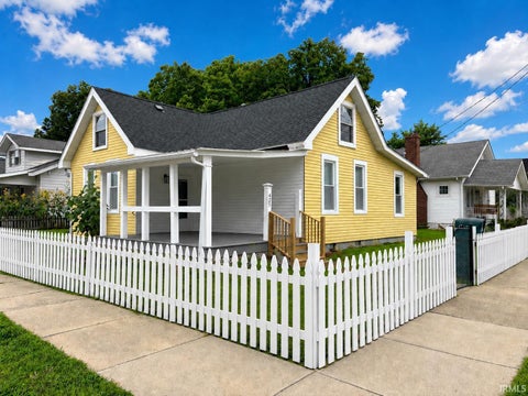 Photo of 425 S 4th Street, Vincennes, IN 47591 (MLS # 202636879)