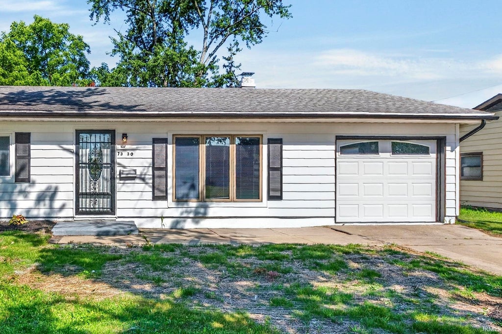Photo of 7330 Knightswood Drive, Fort Wayne, IN 46819 (MLS # 202631174)