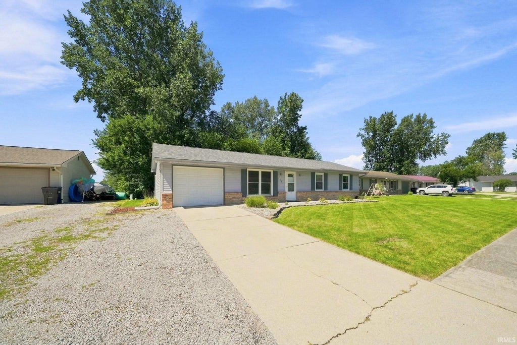 Photo of 804 Greenfield Court, Garrett, IN 46738 (MLS # 202634716)