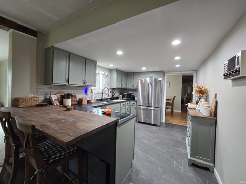 Tiny photo for 4179 E 400 SOUTH, Kokomo, IN 46902 (MLS # 202642928)
