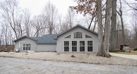 Photo of 2008 E Riverside Drive, Warsaw, IN 46582 (MLS # 202600265)