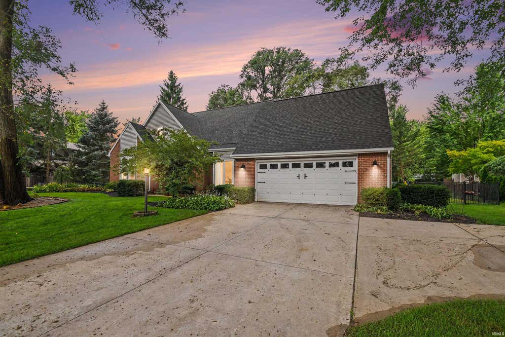 Photo of 54563 Hunters Court, Elkhart, IN 46514 (MLS # 202633778)