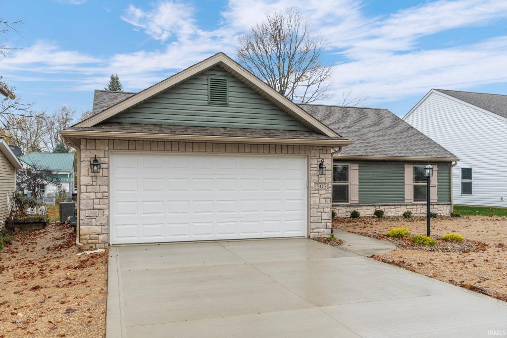 Photo of 305 E Toledo Street, Fremont, IN 46737 (MLS # 202640036)