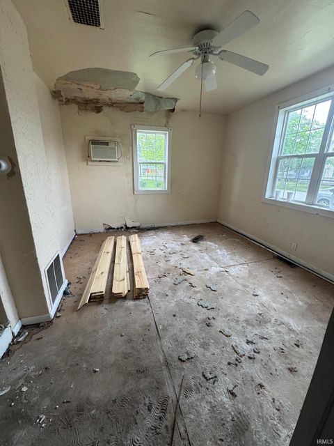 Tiny photo for 309 Loveland Avenue, Peru, IN 46970 (MLS # 202517374)
