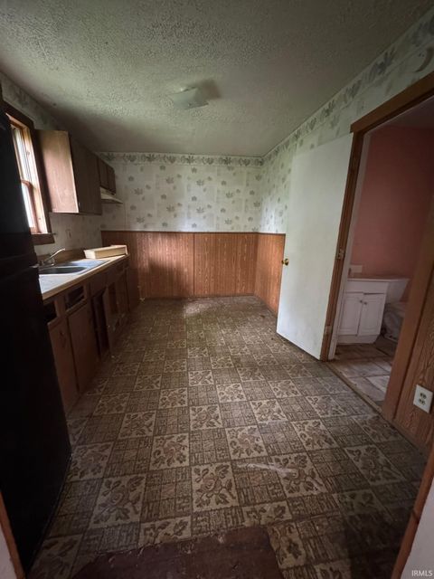 Tiny photo for 309 Loveland Avenue, Peru, IN 46970 (MLS # 202517374)