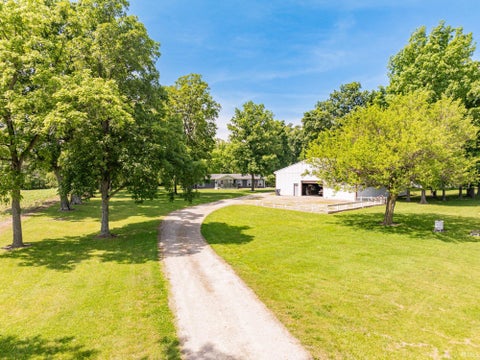 Tiny photo for 2070 W 200 S Road, Hartford City, IN 47348 (MLS # 202621908)