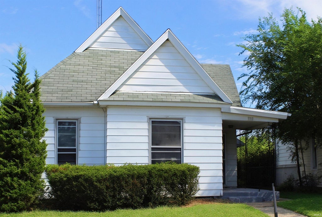 Photo of 710 Laporte Avenue, South Bend, IN 46628 (MLS # 202639793)