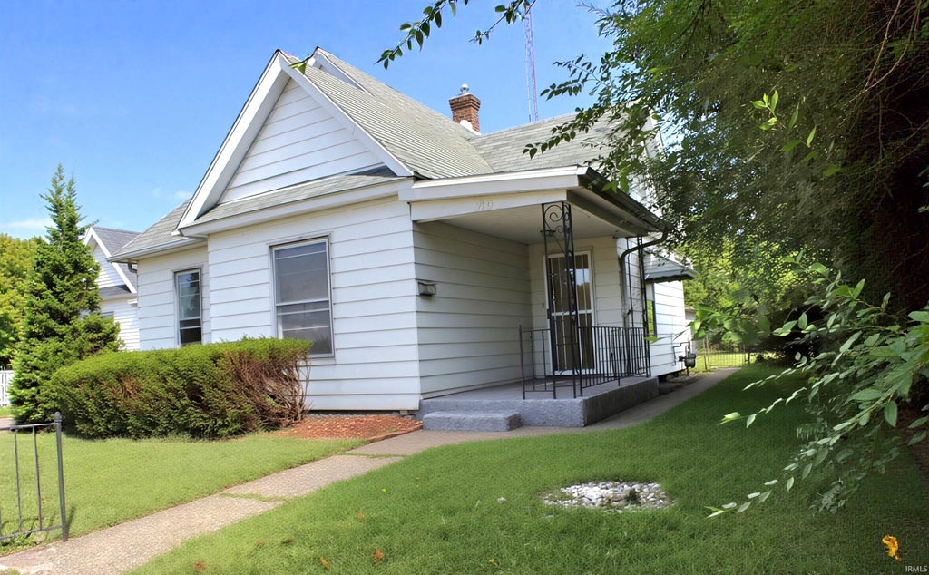 Photo of 710 Laporte Avenue, South Bend, IN 46628 (MLS # 202639793)