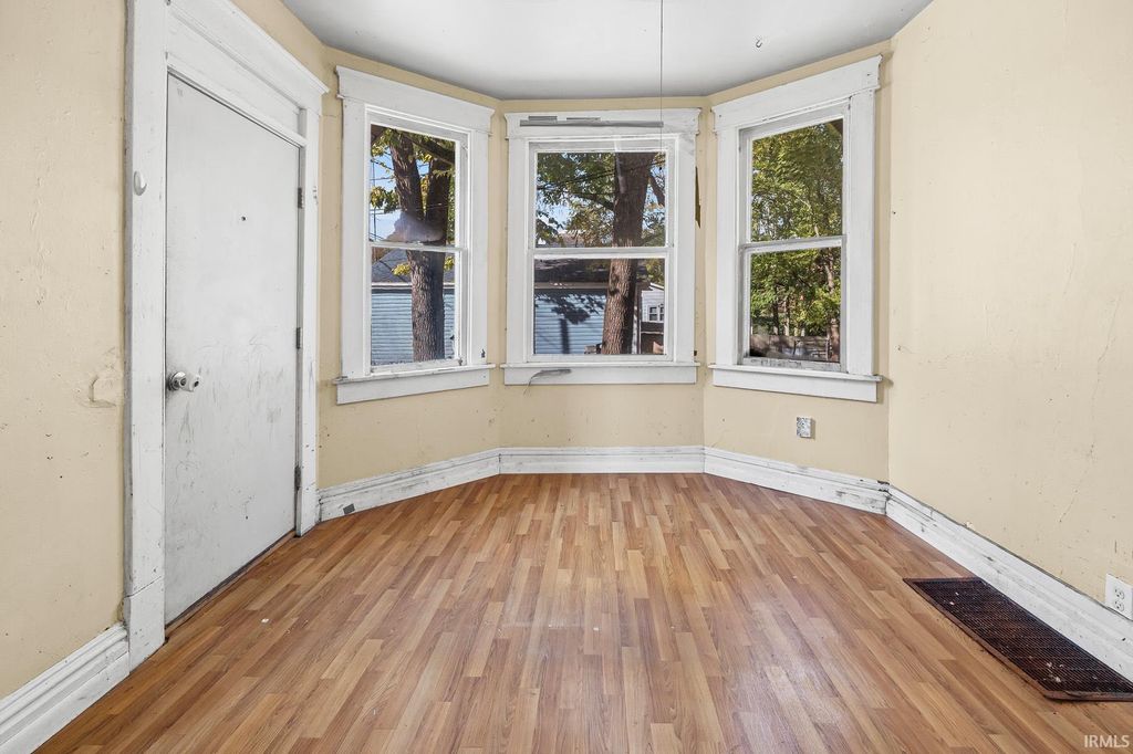 Photo of 510 E Chestnut Street, Crawfordsville, IN 47933 (MLS # 202543309)