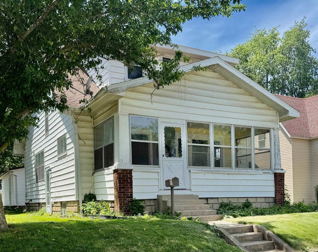 Photo of 514 S Bluff Street, Monticello, IN 47960 (MLS # 202621000)