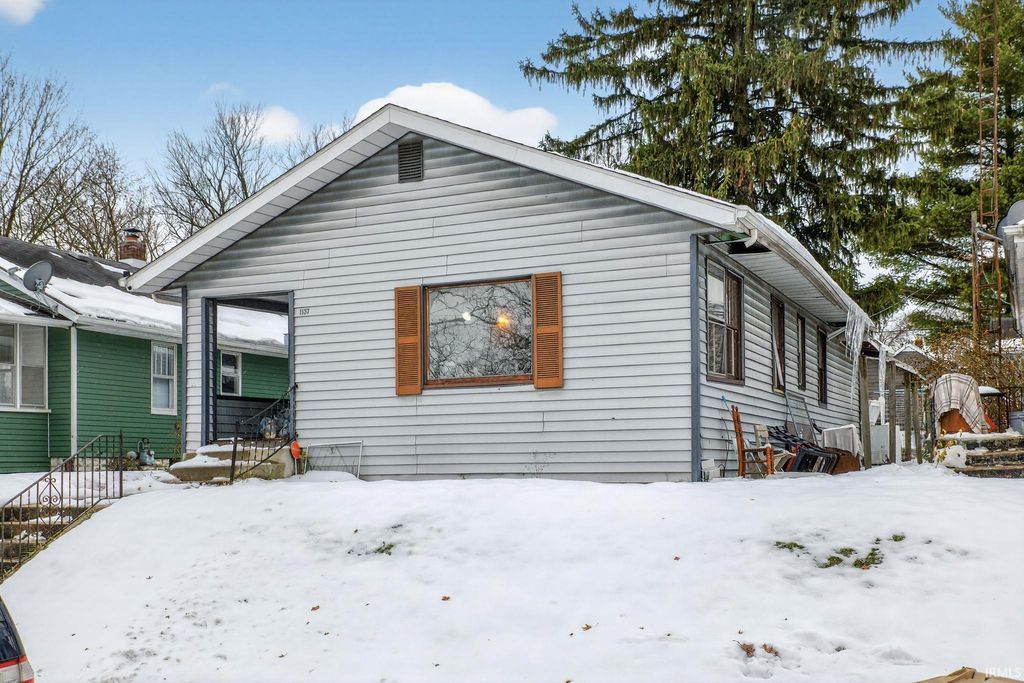 Photo of 1137 Wilber Street, South Bend, IN 46628 (MLS # 202548849)
