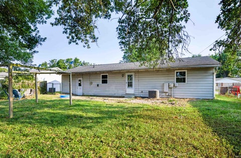 Tiny photo for 7601 E Gum Street, Evansville, IN 47715 (MLS # 202632191)