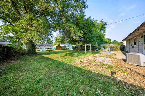 Tiny photo for 7601 E Gum Street, Evansville, IN 47715 (MLS # 202632191)