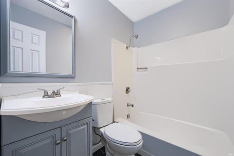 Tiny photo for 7601 E Gum Street, Evansville, IN 47715 (MLS # 202632191)