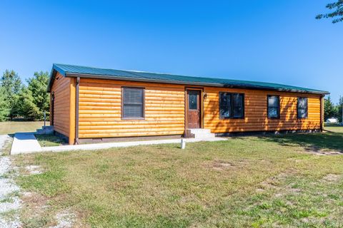 Photo of 1660 W Olson Road, Rochester, IN 46975 (MLS # 202539617)