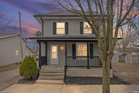 Photo of 652 Rossville Avenue, Frankfort, IN 46041 (MLS # 202549346)