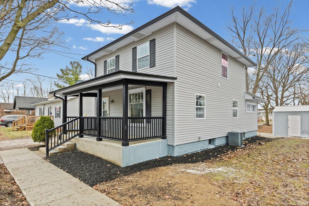 Photo of 652 Rossville Avenue, Frankfort, IN 46041 (MLS # 202549346)