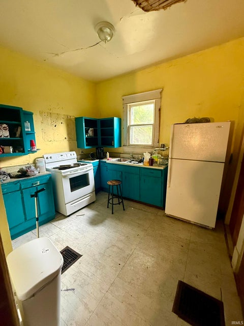 Tiny photo for 118 S Race Street, Marion, IN 46952 (MLS # 202638884)