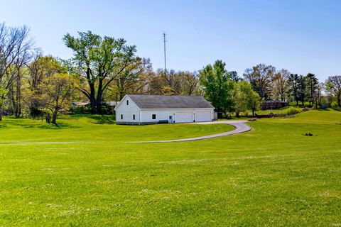 Tiny photo for 6400 N Happe Road, Evansville, IN 47720 (MLS # 202612461)