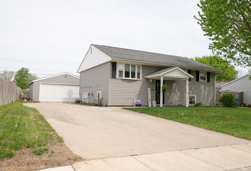 Photo of 813 Eastmont Drive, Gas City, IN 46933 (MLS # 202613715)