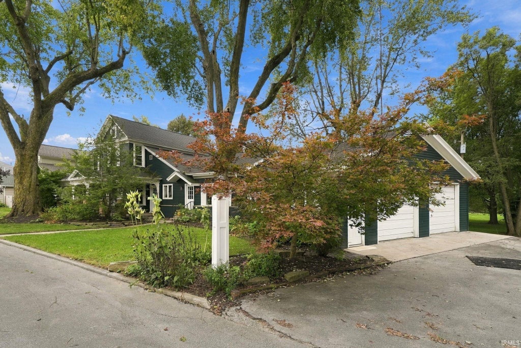 Photo of 201 W 1st Street, Warren, IN 46792 (MLS # 202639739)