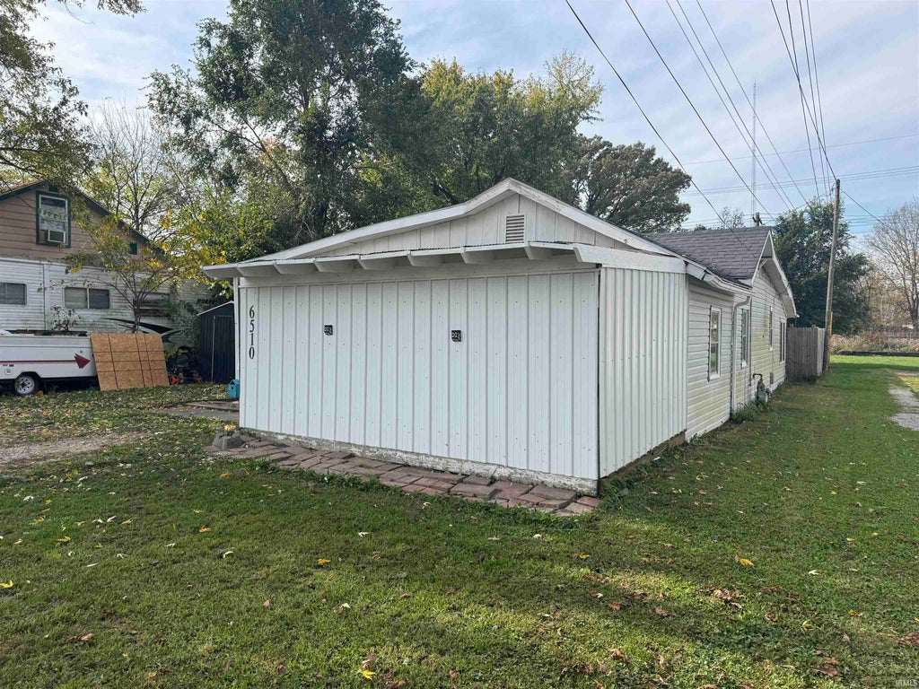 Photo of 6510 Bradbury Avenue, Fort Wayne, IN 46809 (MLS # 202644399)