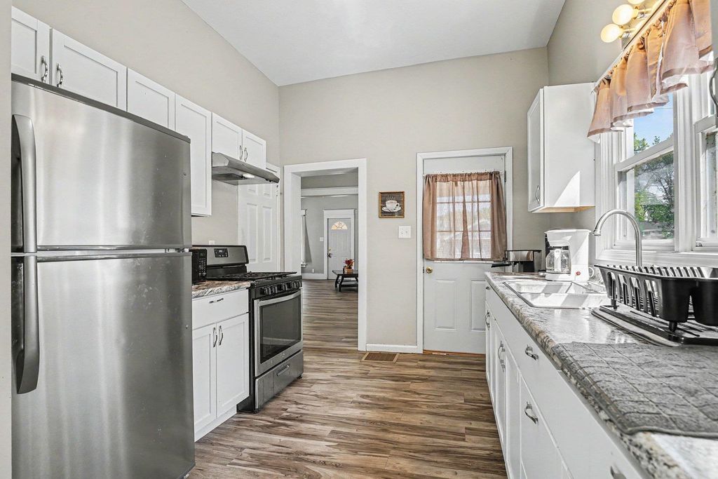 Photo of 329 E Simonton Street, Elkhart, IN 46514 (MLS # 202617785)