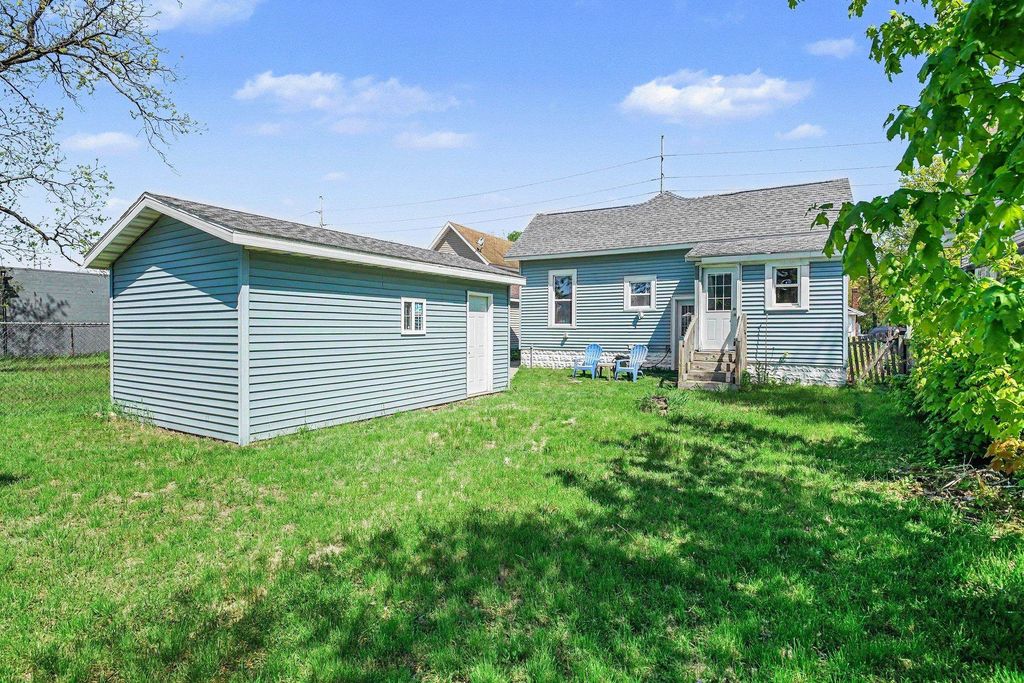 Photo of 329 E Simonton Street, Elkhart, IN 46514 (MLS # 202617785)