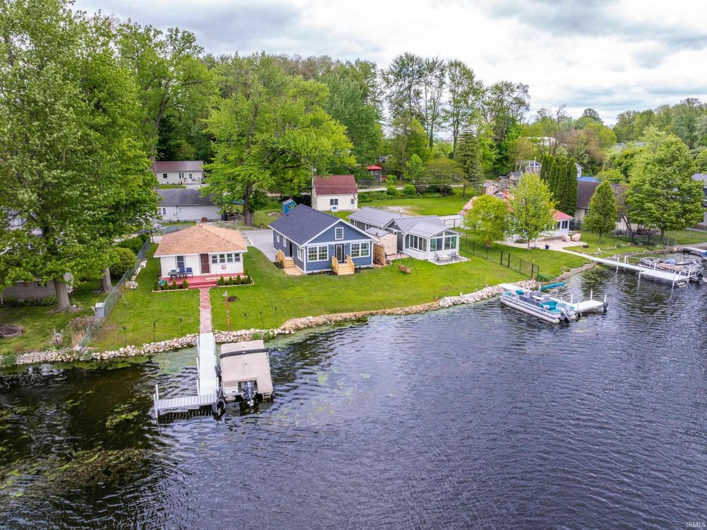 Photo of 1013 N Edgewater Street, Silver Lake, IN 46982 (MLS # 202618307)
