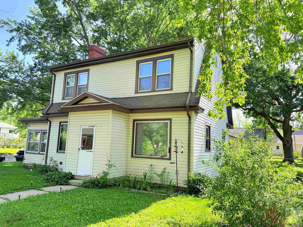 Photo of 301 S Main Street, Jonesboro, IN 46938 (MLS # 202619732)