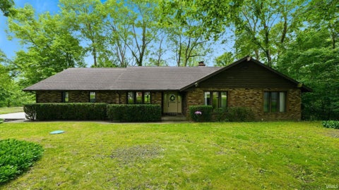 Photo of 1896 S Lynnwood Drive, Warsaw, IN 46580 (MLS # 202622372)