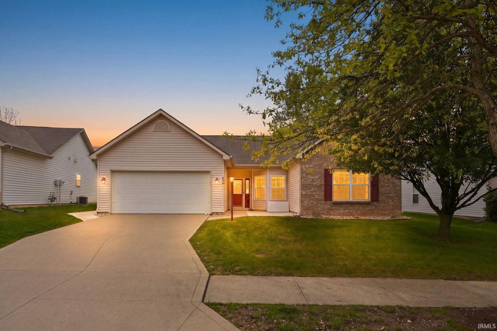 Photo of 224 Caperiole Place, Fort Wayne, IN 46825 (MLS # 202617174)