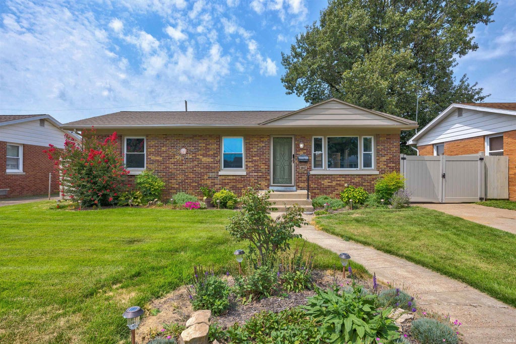 Photo of 1817 Broadmoor Avenue, Evansville, IN 47714 (MLS # 202632750)