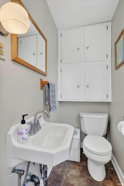 Tiny photo for 1406 E Monroe Street, South Bend, IN 46615 (MLS # 202612498)