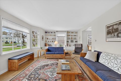 Tiny photo for 1406 E Monroe Street, South Bend, IN 46615 (MLS # 202612498)