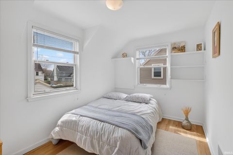 Tiny photo for 1406 E Monroe Street, South Bend, IN 46615 (MLS # 202612498)