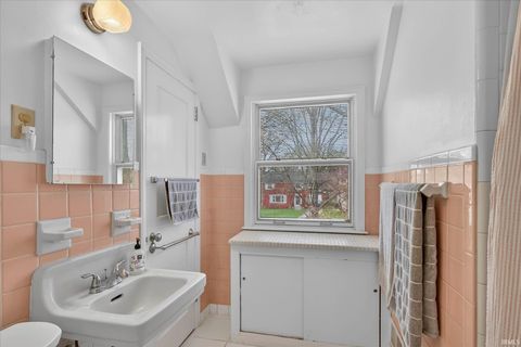 Tiny photo for 1406 E Monroe Street, South Bend, IN 46615 (MLS # 202612498)