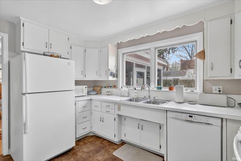 Tiny photo for 1406 E Monroe Street, South Bend, IN 46615 (MLS # 202612498)