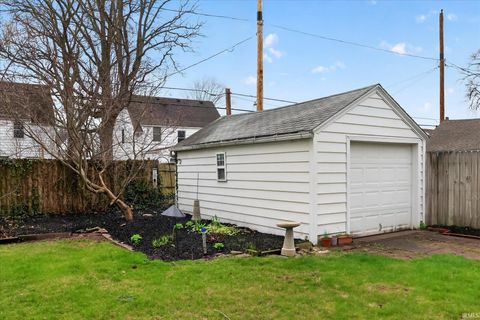Tiny photo for 1406 E Monroe Street, South Bend, IN 46615 (MLS # 202612498)