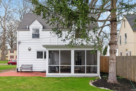 Tiny photo for 1406 E Monroe Street, South Bend, IN 46615 (MLS # 202612498)