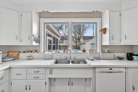 Tiny photo for 1406 E Monroe Street, South Bend, IN 46615 (MLS # 202612498)